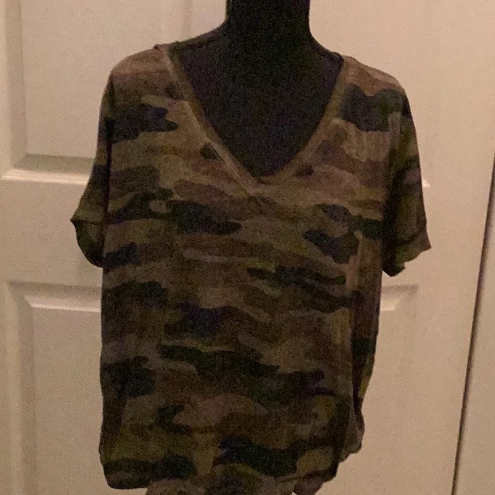 🖤NWOT Just Too FUN Lucky 🍀 Brand Size XXLARGE Camo Style Top Closet Must Have 🖤 - Picture 3 of 7
